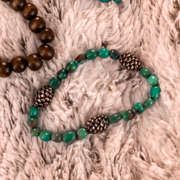 BEAD BRACELETS IN EXCELLENT CONDITION. ONE SIZE FITS ALL. STRETCHY SUPER CUTE! - Picture 3 of 6